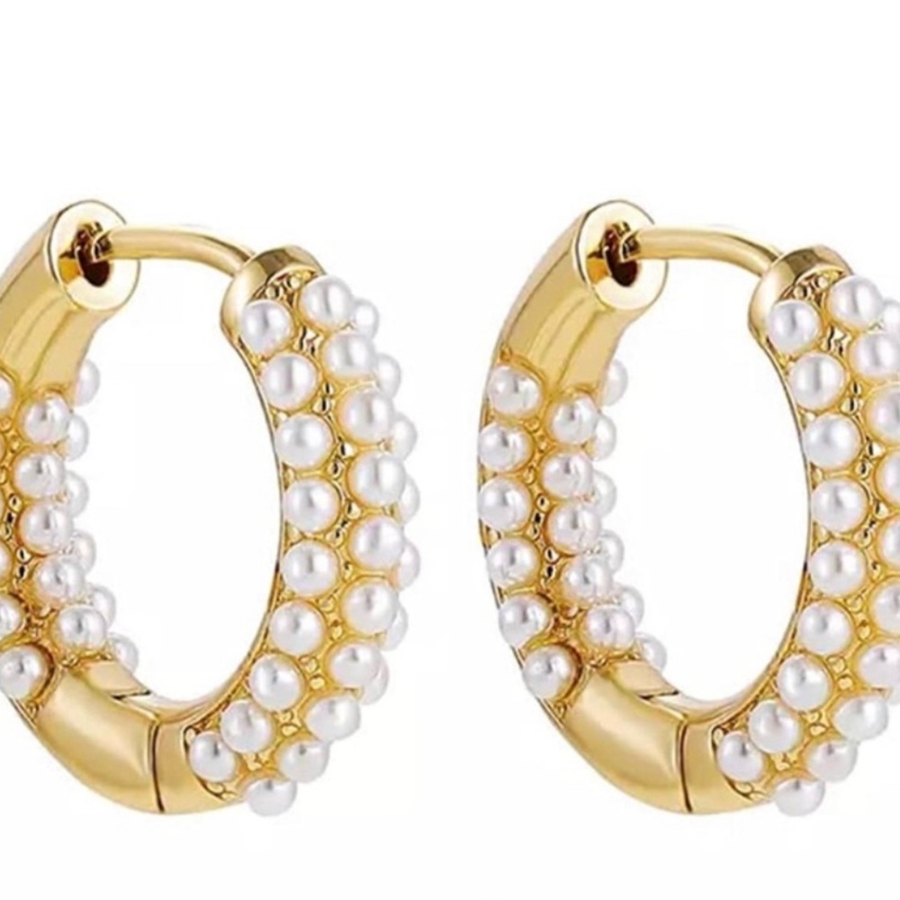 18K Gold Plated Clustered Pearl Small Huggie Hoop Earrings by Grathia Cero - Picture 3 of 6